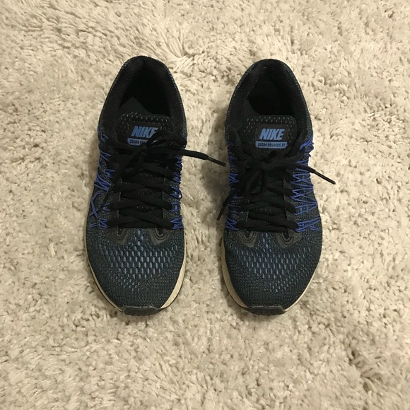 Womens Nike shoes - Picture 2 of 5